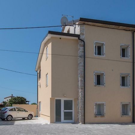 Lana House With Apartments Petrovija المظهر الخارجي الصورة
