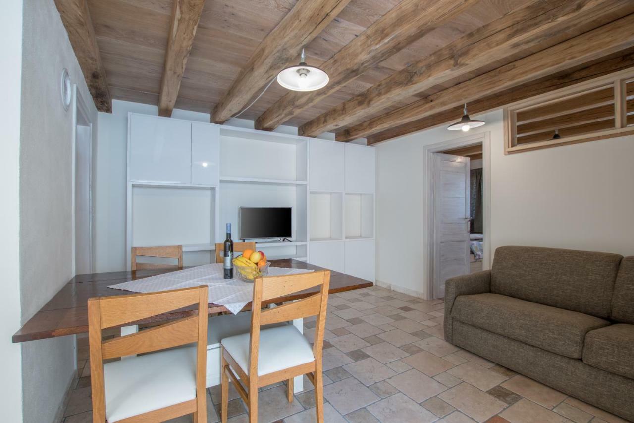 Lana House With Apartments Petrovija المظهر الخارجي الصورة