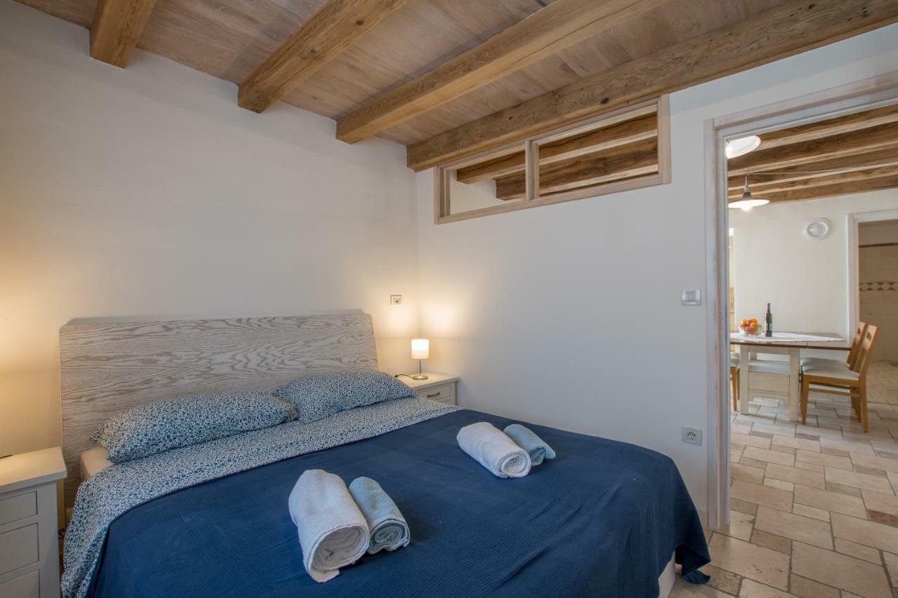 Lana House With Apartments Petrovija المظهر الخارجي الصورة
