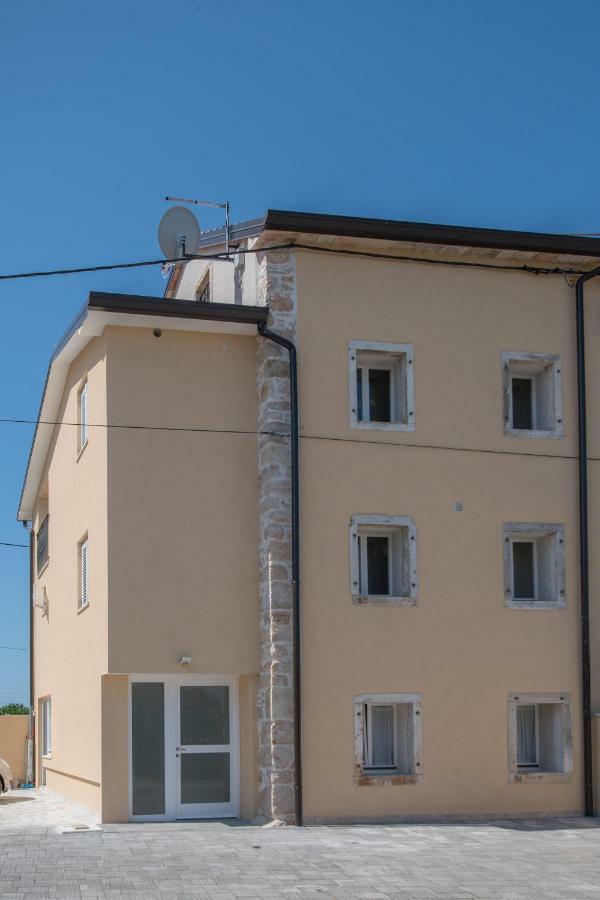 Lana House With Apartments Petrovija المظهر الخارجي الصورة