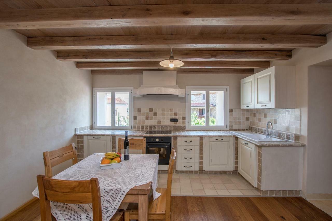 Lana House With Apartments Petrovija المظهر الخارجي الصورة