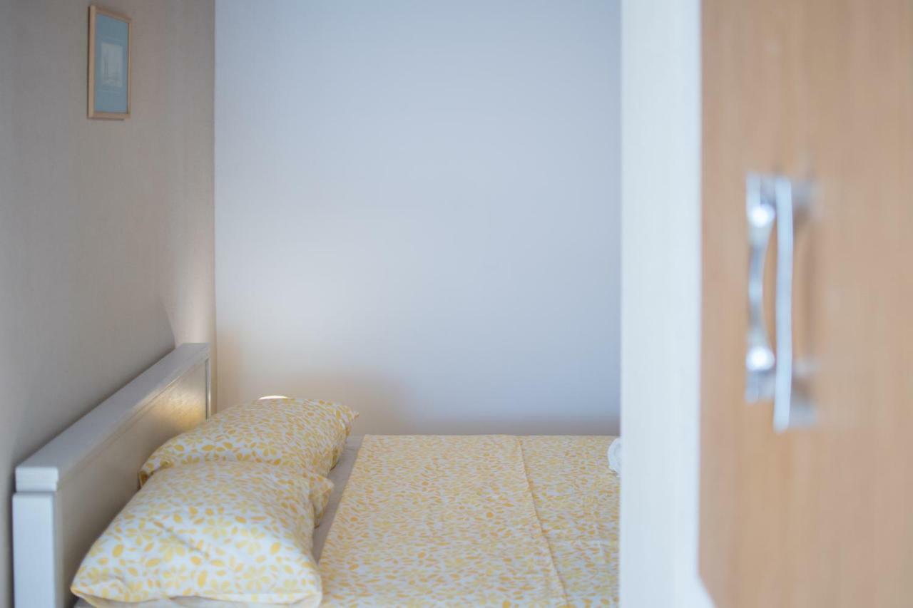 Lana House With Apartments Petrovija المظهر الخارجي الصورة