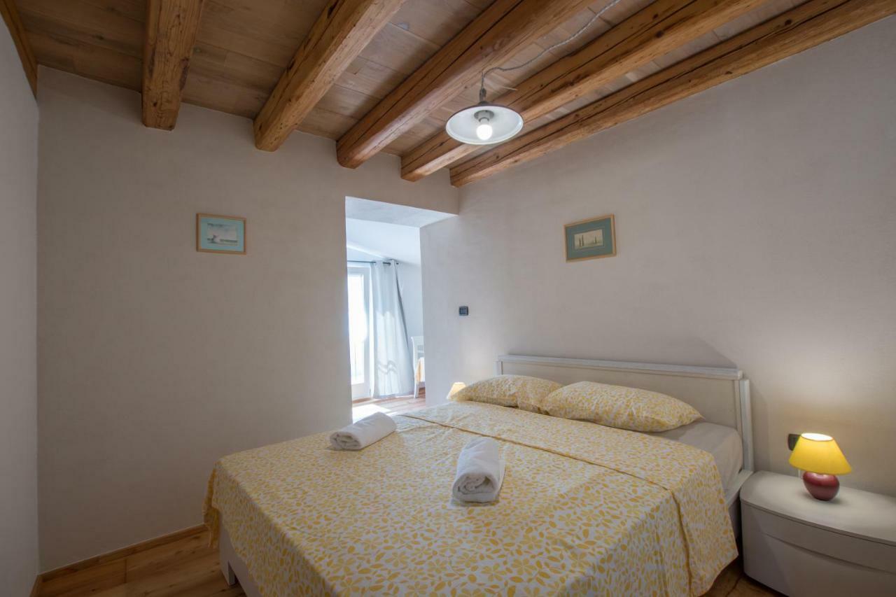 Lana House With Apartments Petrovija المظهر الخارجي الصورة